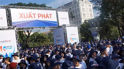 Hơn 3.000 người đi bộ trong chương trình "MobiFone- Ngày hội Kết nối"