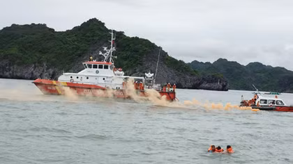 Tàu ký hiệu SAR mang sắc cờ Tổ quốc với sứ mạng nhân văn