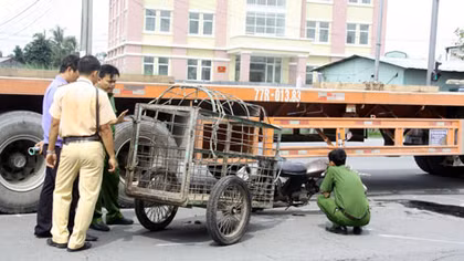 Va chạm với xe đầu kéo, người đàn ông thiệt mạng