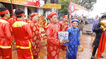 Lễ rước kiệu Ngọc Lộ