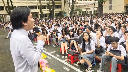 Sân khấu học đường: Cách nào “giữ lửa”?