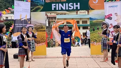 Hàng trăm VĐV tham gia Marathon Cung đường mùa vàng Mù Cang Chải