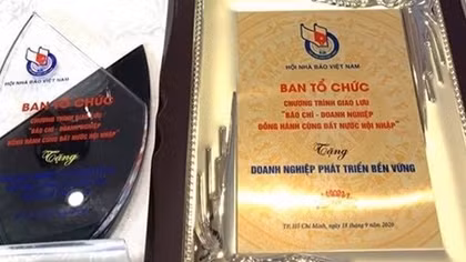 Tập đoàn Bảo Việt (BVH): Bảo Việt nhận kỷ niệm chương Hội nhà báo 