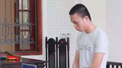 Ông bố tàn ác ném con mới sinh xuống giếng tử vong