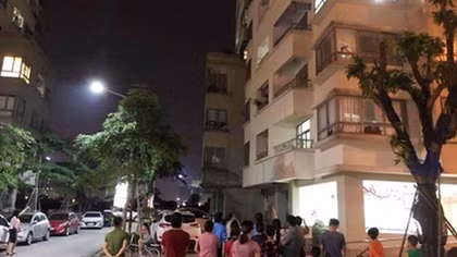 Trèo qua ban công vào phòng dỗ cháu khóc, bà rơi từ tầng 16 xuống tử vong