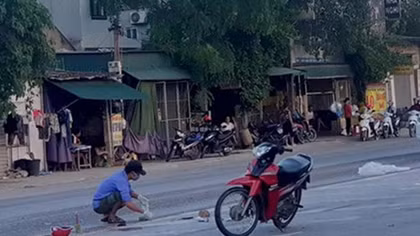 Va chạm với ô tô, cô gái tử vong tại chỗ