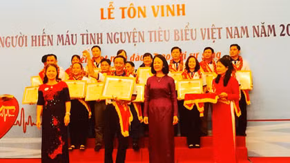 Gặp những người giành kỷ lục trong hiến máu cứu người