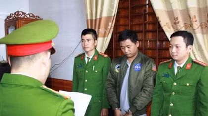 Bắt tạm giam đứa con bất hiếu đánh cha ruột 
