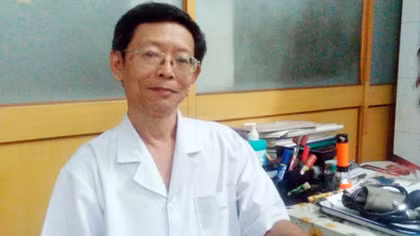 Blouse trắng trong ngôi nhà "4T"