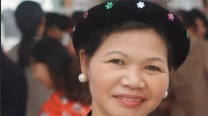 Người đàn bà “thế chấp” bằng thơ