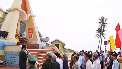 Tri ân các Anh hùng liệt sĩ hi sinh tại đảo Cồn Cỏ