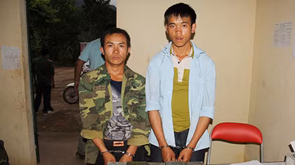 Công an Sơn La bắt 2 đối tượng, thu 50 bánh heroin.