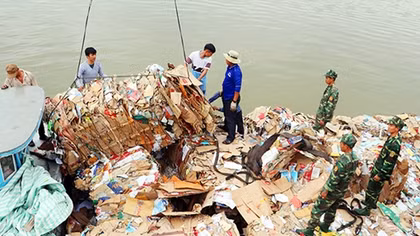 “Nóng” tình trạng buôn lậu phế liệu ở biên giới Tây Nam