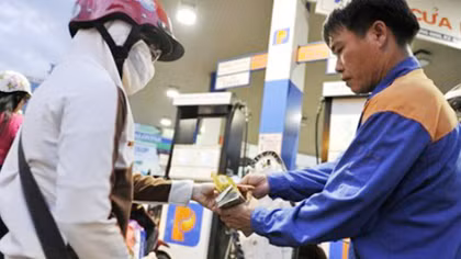 Xăng E5 tăng hơn 400 đồng/lít