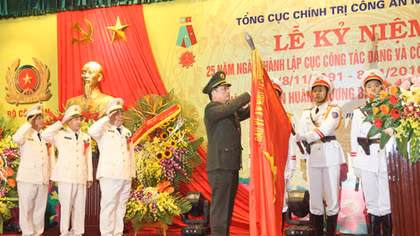 Cục Công tác đảng và công tác quần chúng đón nhận Huân chương Bảo vệ Tổ quốc hạng Nhì