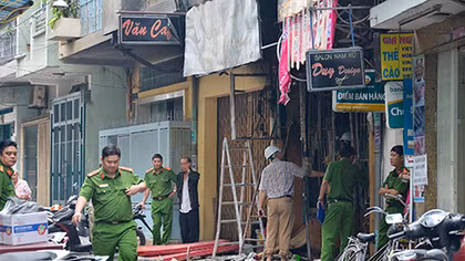 Tang thương con hẻm nhỏ nơi 6 người cùng gia đình tử vong trong đám cháy