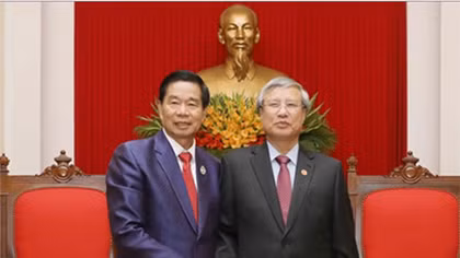 Thường trực Ban Bí thư tiếp đoàn đại biểu cấp cao thủ đô Vientiane