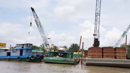 Hàng trăm cảng, bến thủy nội địa hoạt động không phép do sự tắc trách