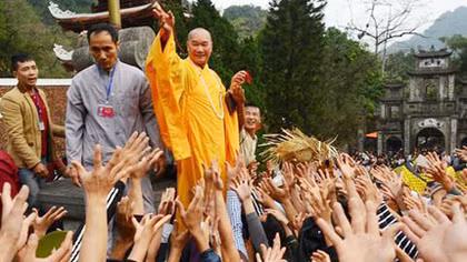 Lễ hội kéo văn hóa thụt lùi?