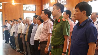 Cán bộ quản lý các trường CAND dâng hương tưởng niệm Chủ tịch Hồ Chí Minh