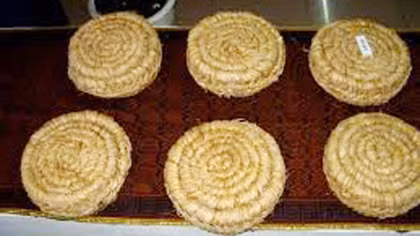 Ngồi ghế rơm, uống trà