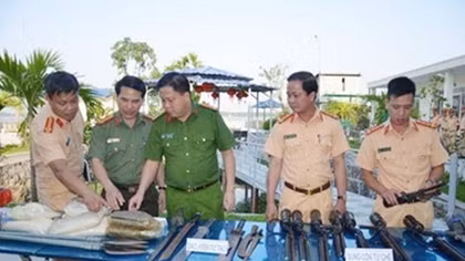 Công an Hải Phòng vận động thu hồi số lượng lớn pháo nổ và súng, đạn