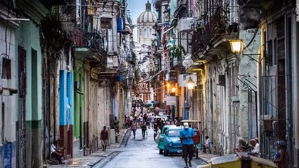 Trao thư của Tổng Bí thư, Chủ tịch nước và quà tặng Cuba phòng, chống dịch COVID -19