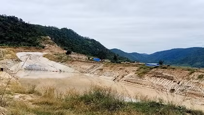 Hồ chứa nước 200 tỷ thi công sai thiết kế, không có đất bồi đắp công trình