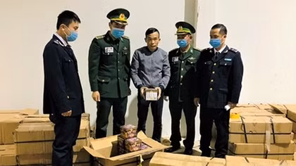Hơn 1 tấn pháo lậu qua Cửa khẩu quốc tế Lao Bảo bị ngăn chặn