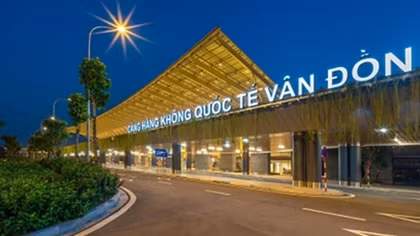 Tạm đóng cửa sân bay Vân Đồn, dừng vận tải khách đường bộ, đường thủy