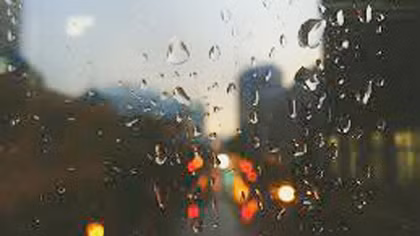 Trong đêm mưa Việt Trì
