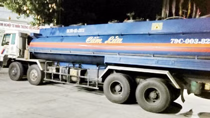 Bắt quả tang xe bồn vận chuyển trái phép 12.000 lít xăng đưa đi bán