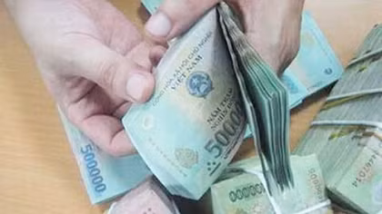 Đang bị cấm đi khỏi nơi cư trú vẫn lừa đảo chiếm đoạt tài sản
