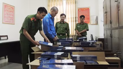 Phát hiện xe ôt tô chở thuốc lá lậu trị giá 300 triệu đồng