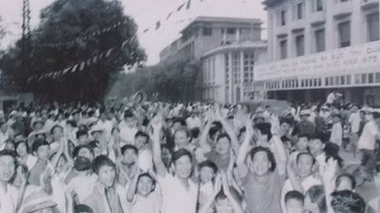 Hành trình thơ tới ngày toàn thắng