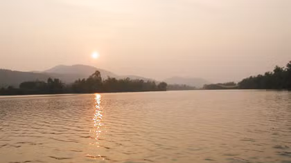 Linh Giang sông thiêng quê mạ