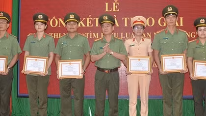Trao giải cuộc thi “Tìm hiểu Luật An ninh mạng”