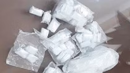 Kẻ bán ma túy giấu súng và 950 viên đạn trong nhà