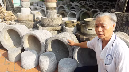 Người có thú sưu tập cối đá