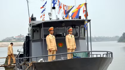 Đang bị truy nã còn dùng mã tấu chống người thi hành công vụ