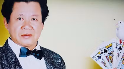 Nước mắt sau ánh hào quang