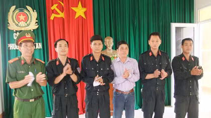 Khen thưởng lực lượng Công an giải cứu con tin an toàn