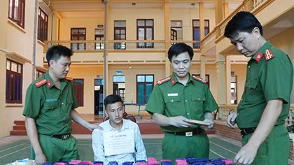 Bắt đối tượng vận chuyển 2 bánh heroin và 24 nghìn viên ma túy ở Điện Biên