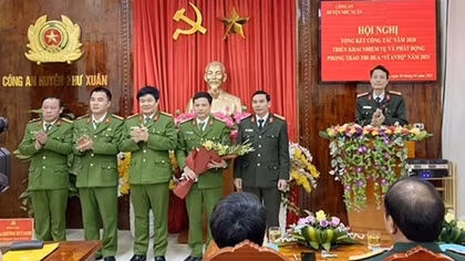 Trao thưởng đơn vị phá vụ lừa bán xe SH trên mạng chiếm đoạt 3 tỷ đồng