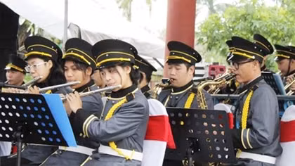 Đến Huế nghe… kèn Huế