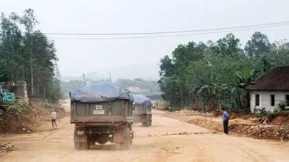 Cầu Hiếu 2 đã san lấp xong, “đất tặc” vẫn lộng hành