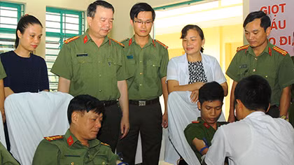600 cán bộ, chiến sĩ Công an Hà Nam hiến máu tình nguyện