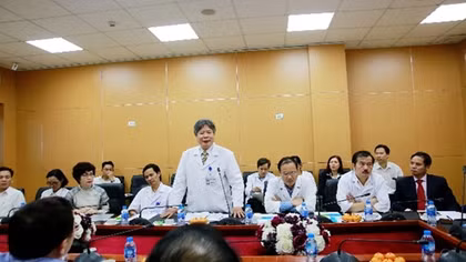 Thu tiền của sinh viên thực hành tại bệnh viện, nên hay không?
