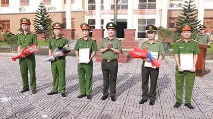 Khen thưởng đơn vị khám phá vụ chiếm đoạt tiền ủng hộ nạn nhân thủy điện Rào Trăng 3