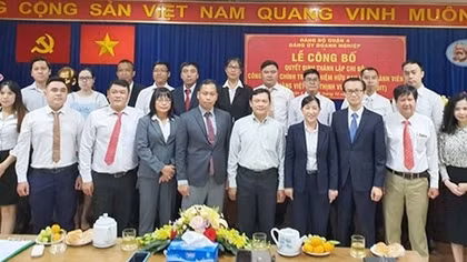 Công bố quyết định thành lập Chi bộ Công ty Tài chính TNHH MTV Ngân hàng Việt Nam Thịnh Vượng (FE Credit)